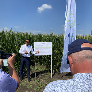 Фотогалерея Оперативные посещения производственных площадок Syngenta и демонстрация высокоэффективной посевной и почвообрабатывающей техники HORSCH на базе ООО "СП Ашкадарский" в Мелеузовском районе.
